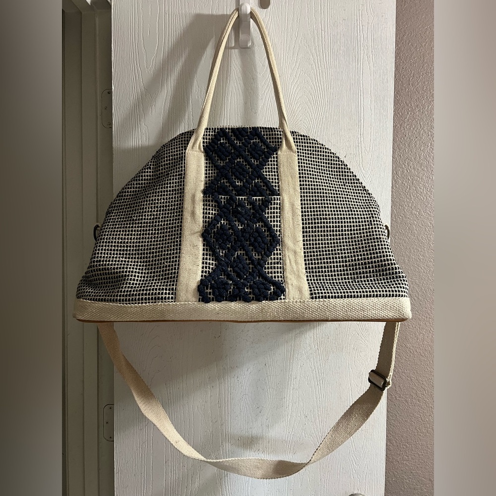 Universal Thread Weekend Tote Striped Blue  Snap Beach Bag  Lined Cloth